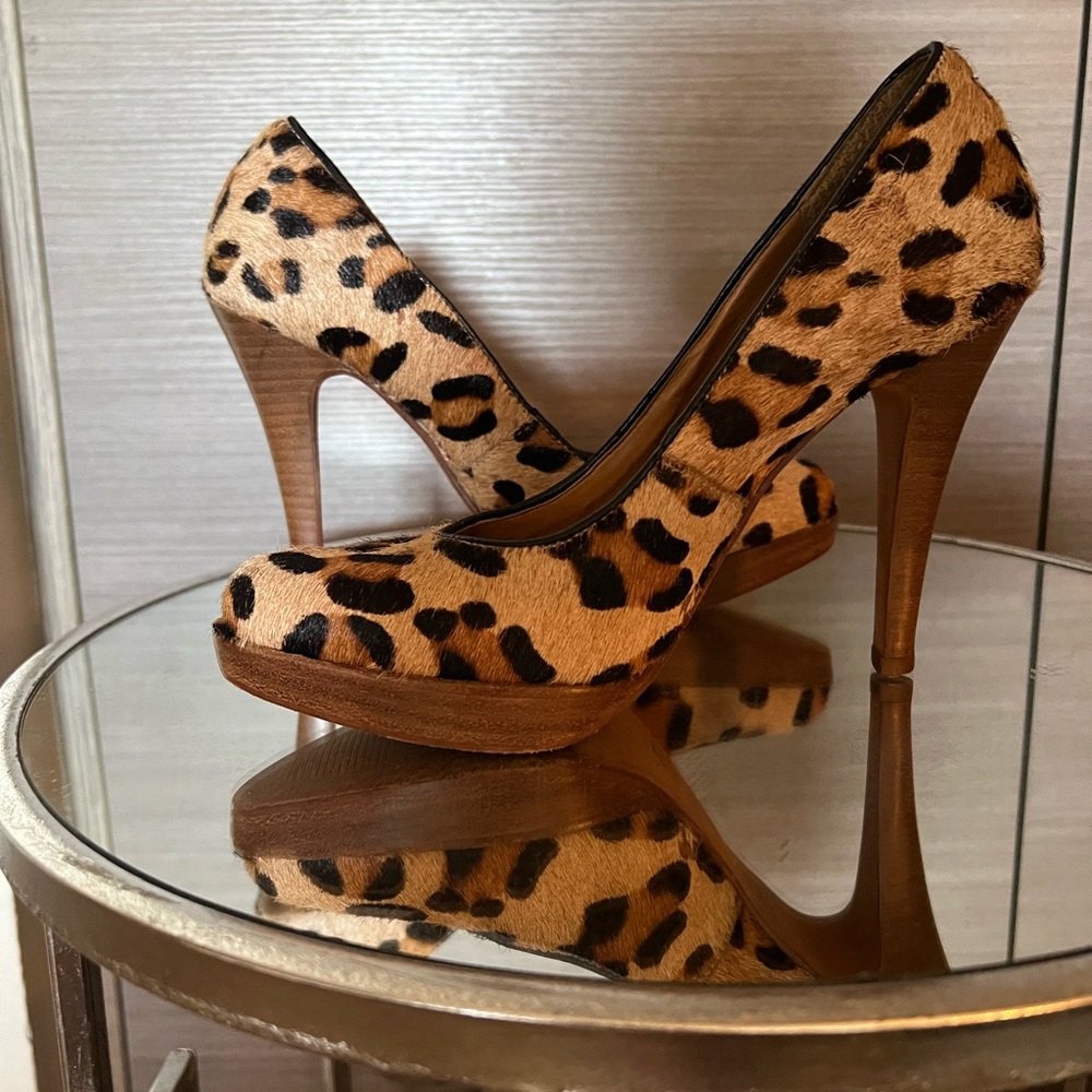 Steve Madden Short Hair Leopard Print Heel